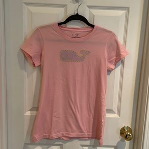 Pink Vineyard Vines whale tee size M